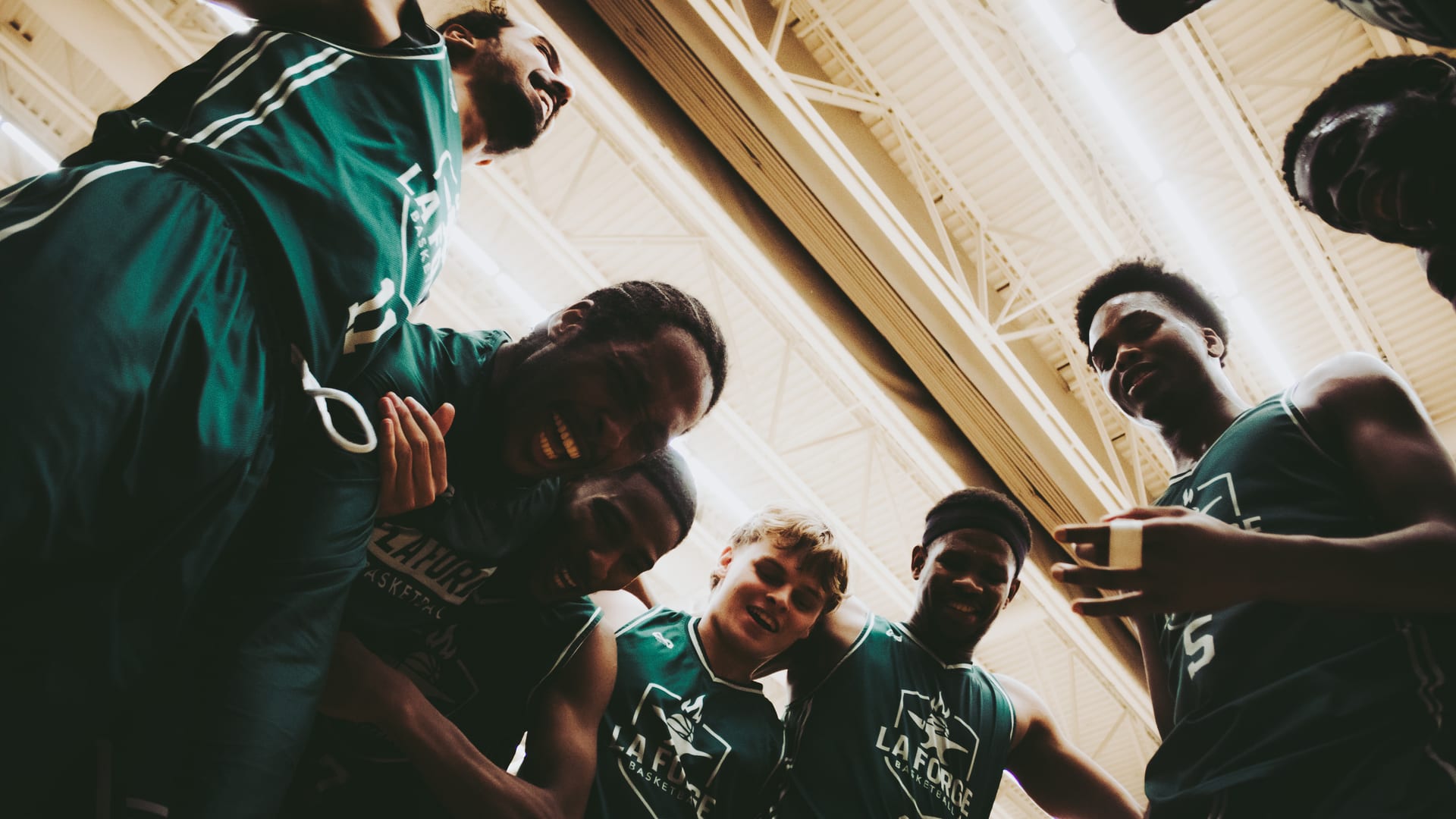 Joueur de La Forge Basketball à l'entraînement, prêt pour la saison