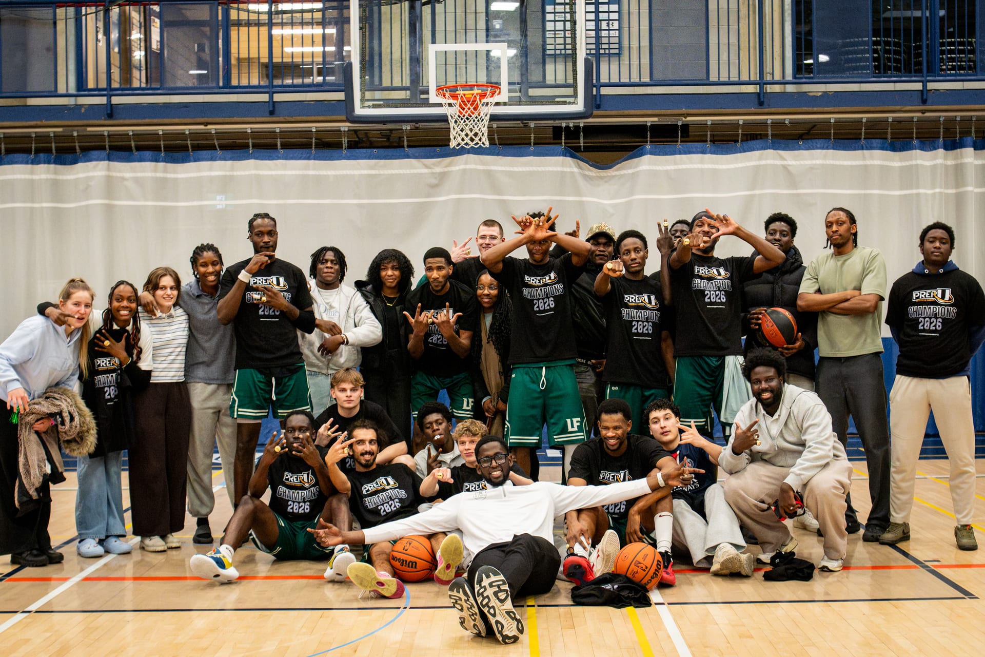 L'équipe de La Forge Basketball célèbre le titre de champion PrepU