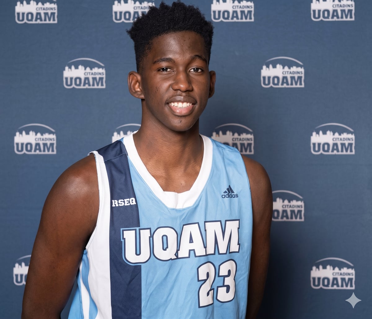 Ahmed Salia Touré en maillot des Citadins de l'UQAM, numéro 23
